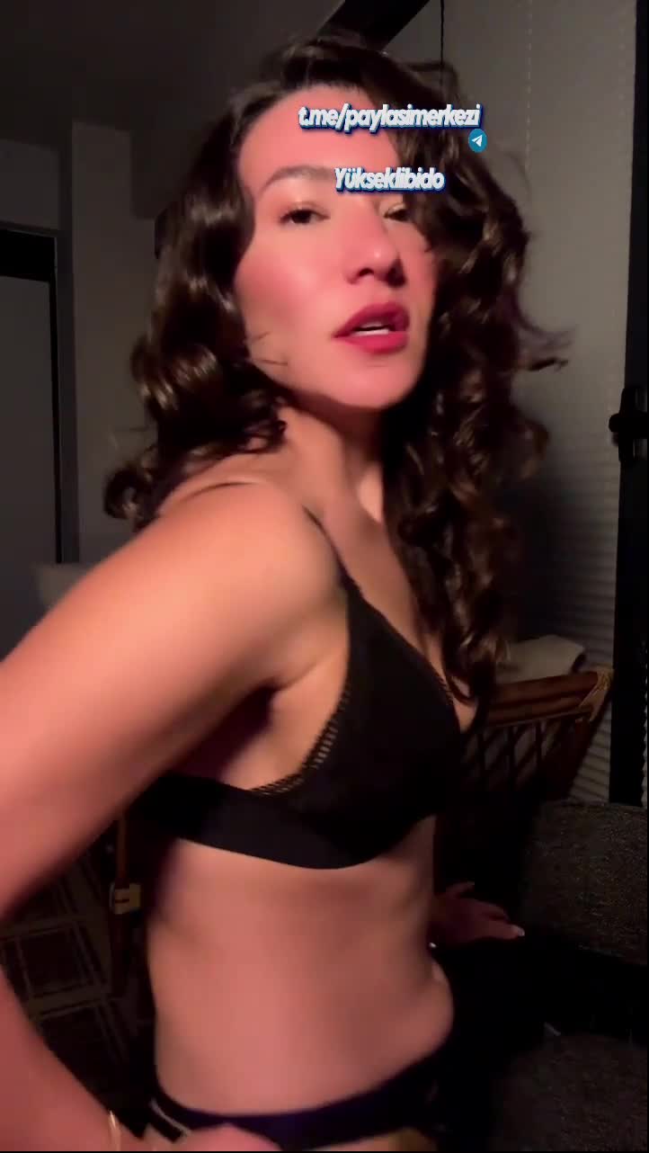 Burcu Yıldız Tango Kalça Sallama Şovu
