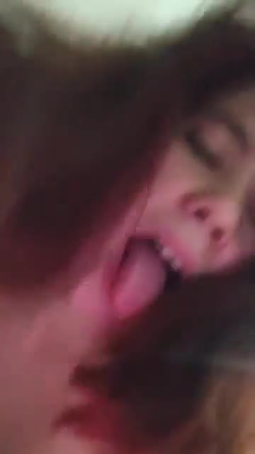 Oral Porno Kızıl Saçlı Türk Kız Yalıyor
