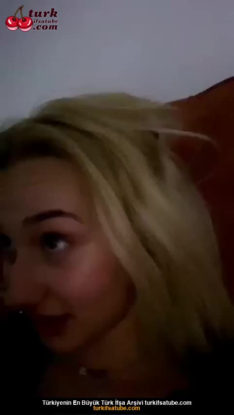 Naz Elbir Dudak Emme Yakın Cekim