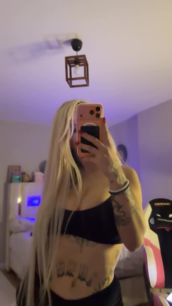 Şeyma Mestoğlu Tease Karnını Selfie Çekiyor
