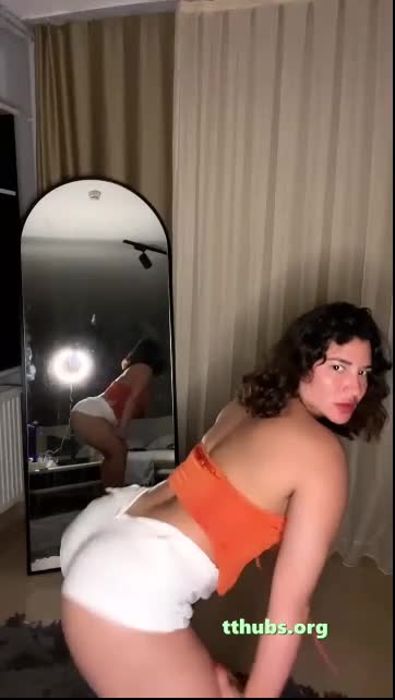 Burcu Yıldız Tango Kalça Costuruyor Aynada