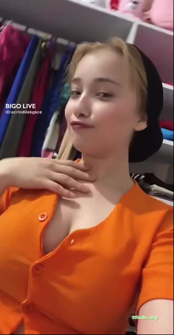 Ecrin Dilek Gökçe Ifsa Turuncu Elbise Göğüs