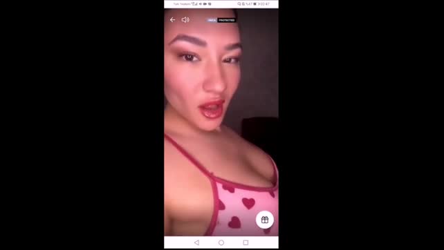 Burcu Yıldız Twerk Kalça Sallıyor Pembe Kostüm