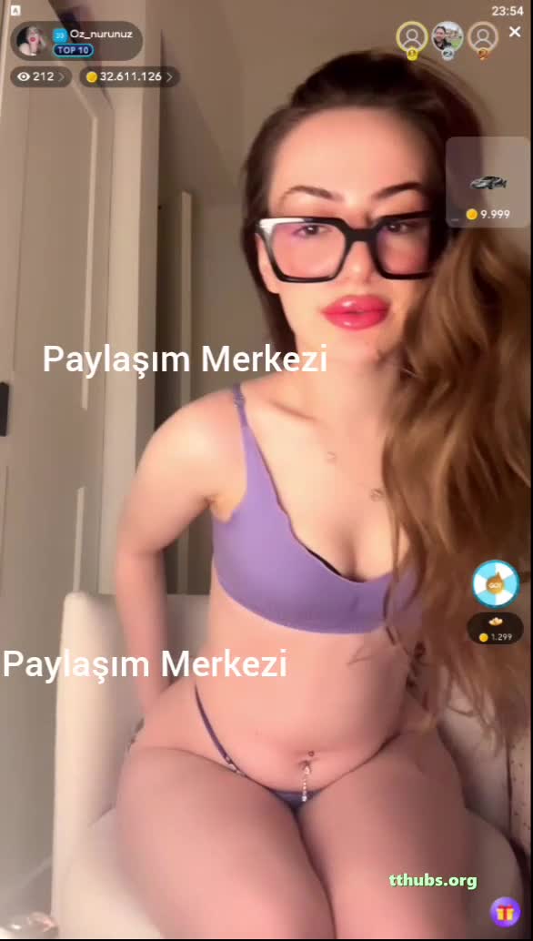 Öznur Güven Bikini Bacak Açma