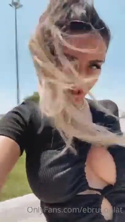 Ebru Polat Dekolte Gogus Sallama Ifsa