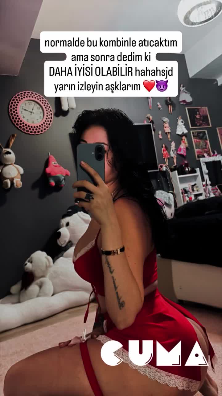 Cansu Bade Taş Ifsa Kırmızı Dantel Popo Açma