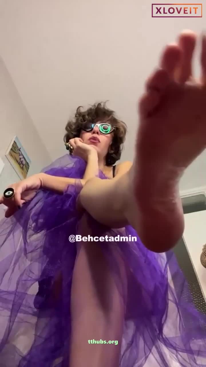 Karolin Fişekçi Ayak Ezme Ifsa