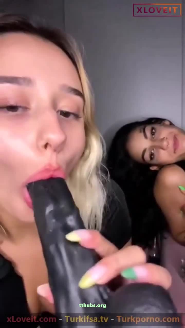Lezbiyen Şov Naz Elbir Dildoyu Emiyor