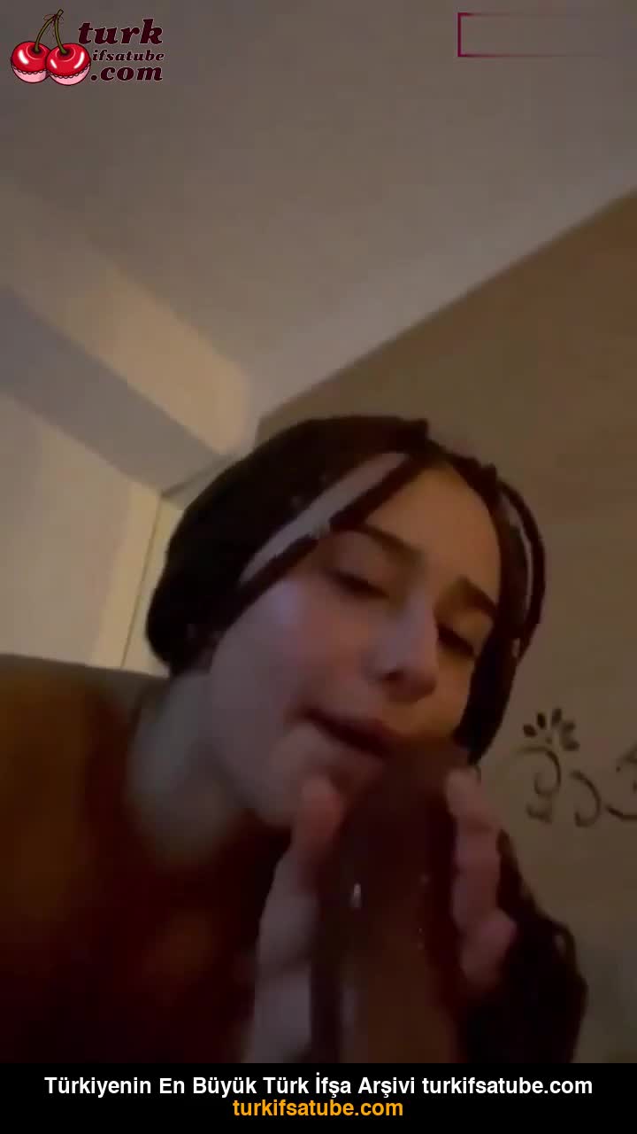 Naz Elbir Sakso Dildo Agzina Sokuyor