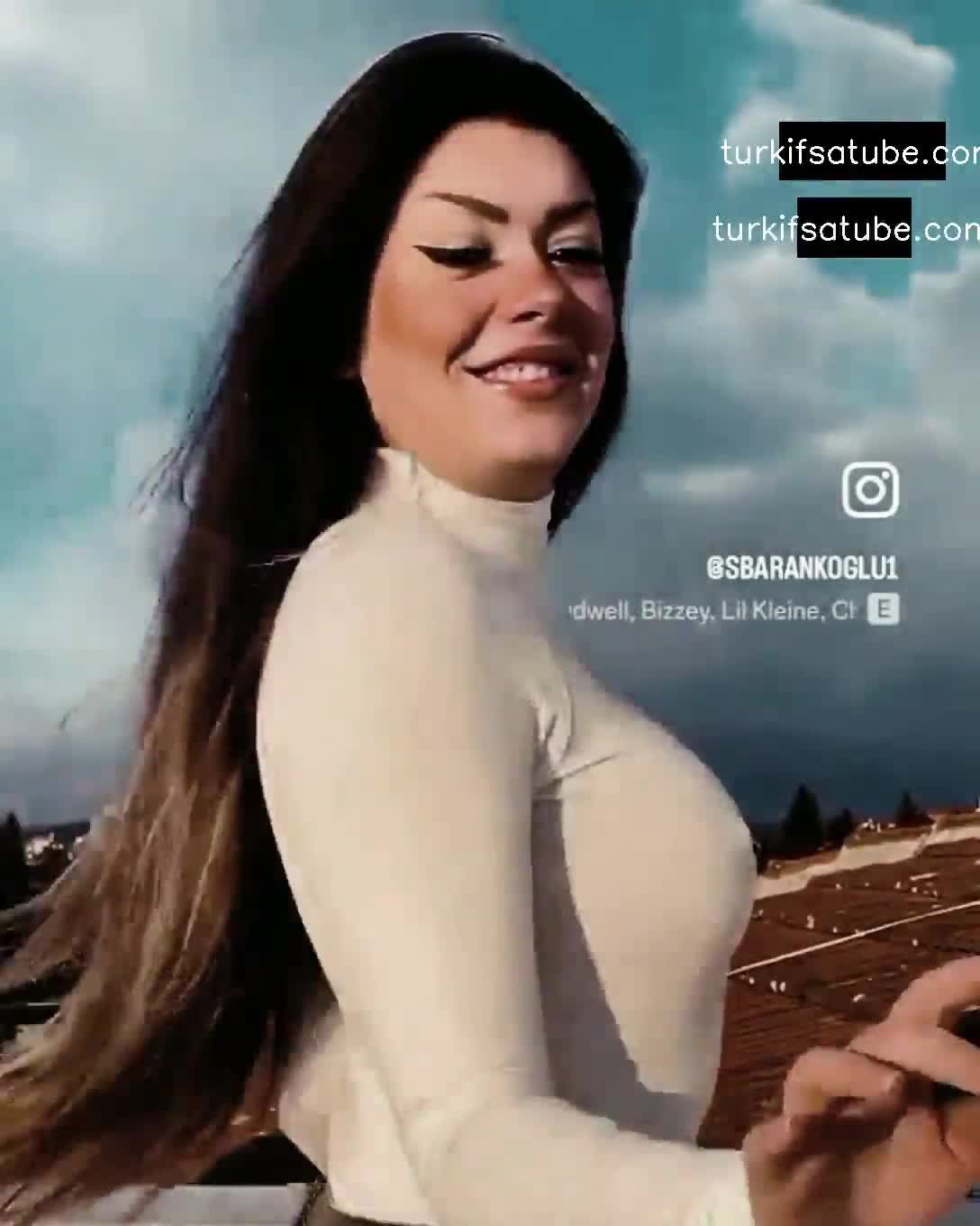 Simge Barankoğlu Göğüs Sıkıntısı Bluz