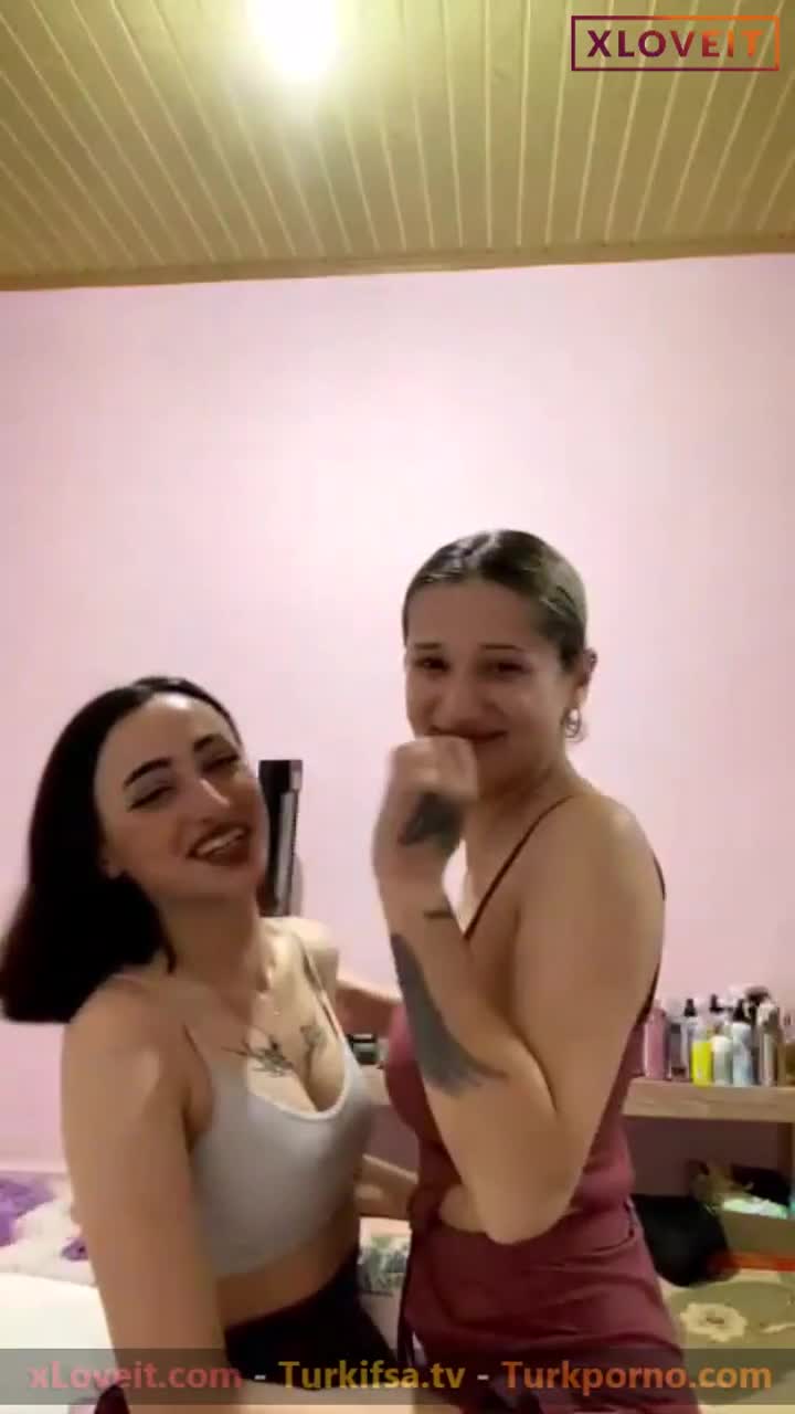 Lezbiyen Porno Canlı Yayında Am Yaliyor
