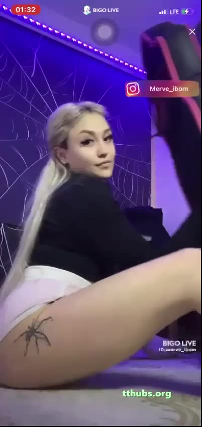 Twerk Ifsa Mor Oda Kalça Sallama