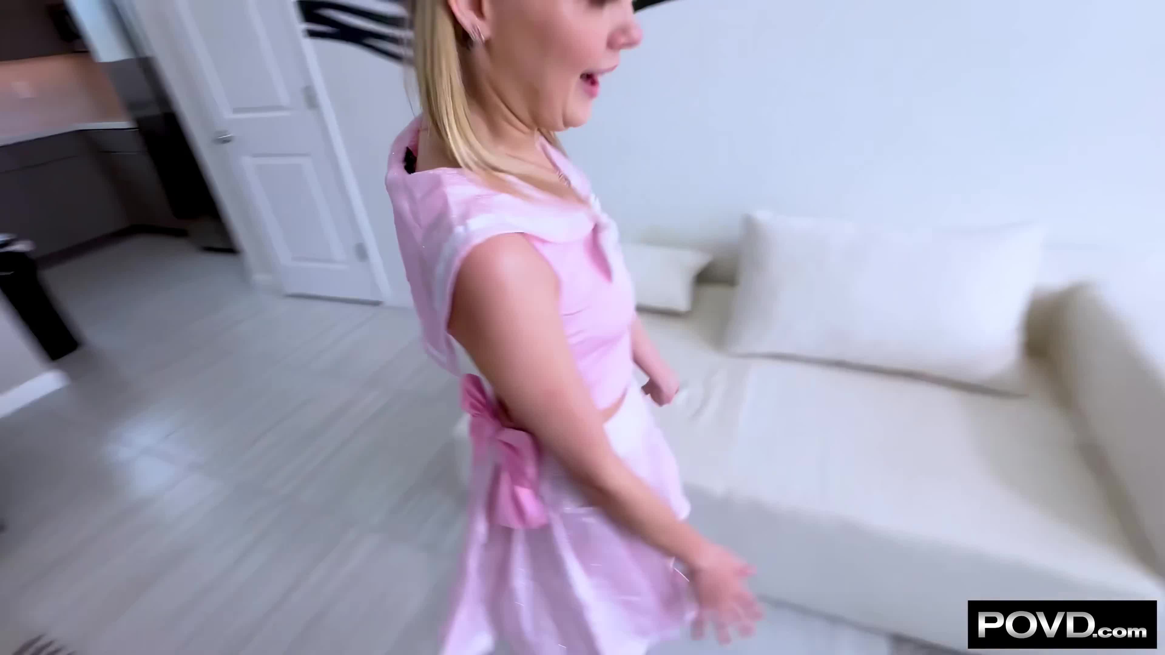 Cosplay Ifsa Pembe Elbisede Am Açma