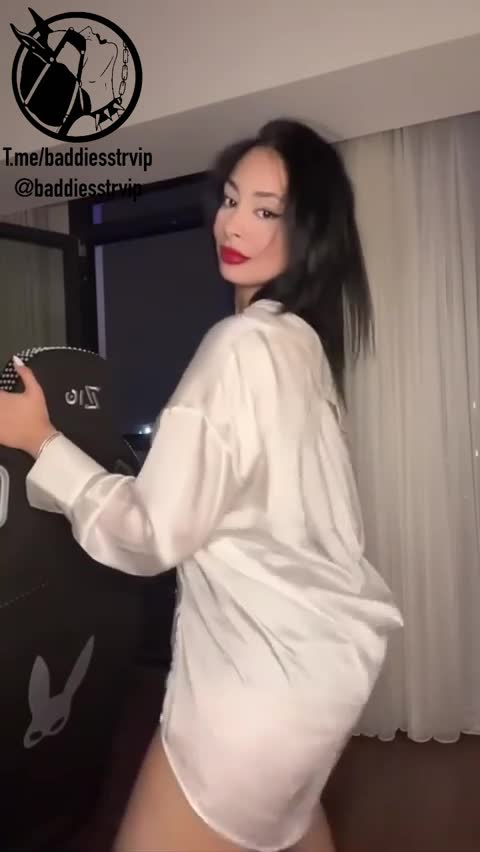 Nehirpp Kalça Domaltma Dansı İzle