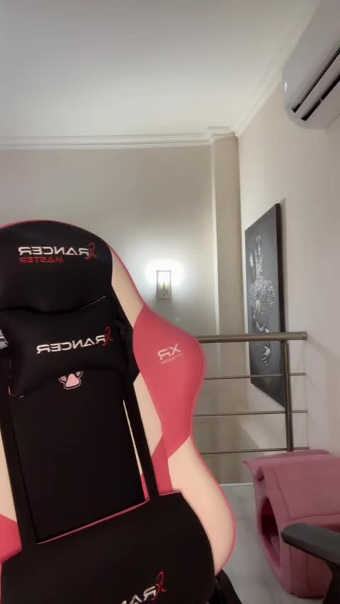 Twerk Nehirpp Gaming Koltukta Kalça Sallıyor