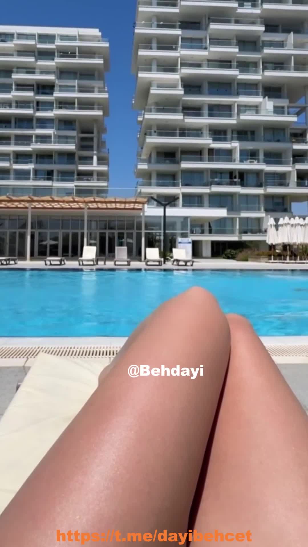 Şeyda Nur Tunç Havuz Bacak Açma