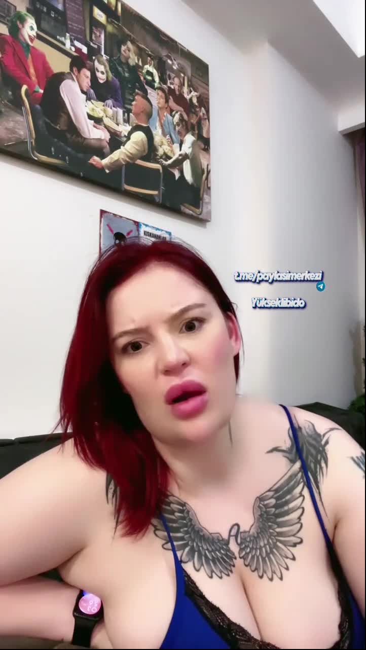Arzu Yılmaz Pulsz Dövmeli Göğüs İndiriyor