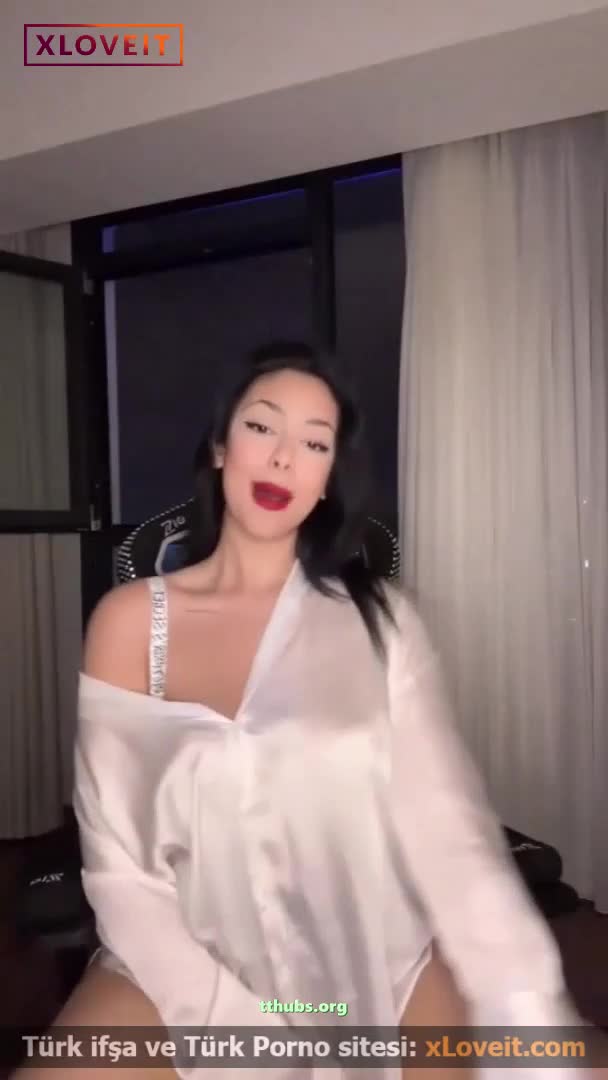 Nehirpp Saten Gömlek Dudak Isırma Yayın