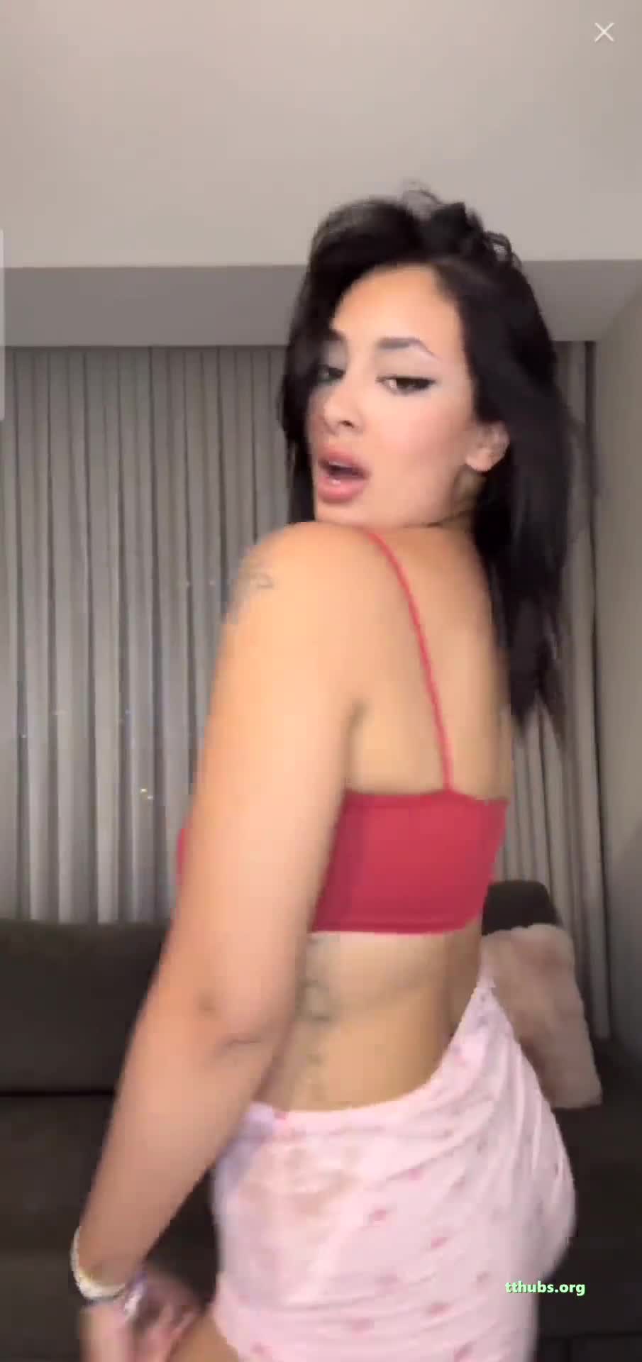 Twerk Bigo Hatun Kalça Sallıyor Kırmızı Sütyen