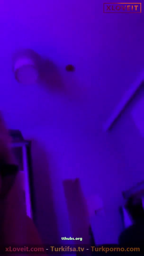 Tango Kalın Bacak Am Açma Şovu