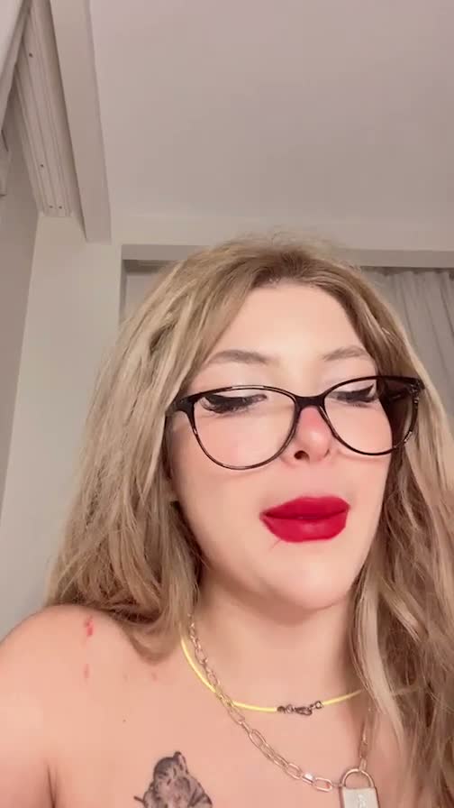 HelloDespina Tango İfşa Kırmızı Ruj