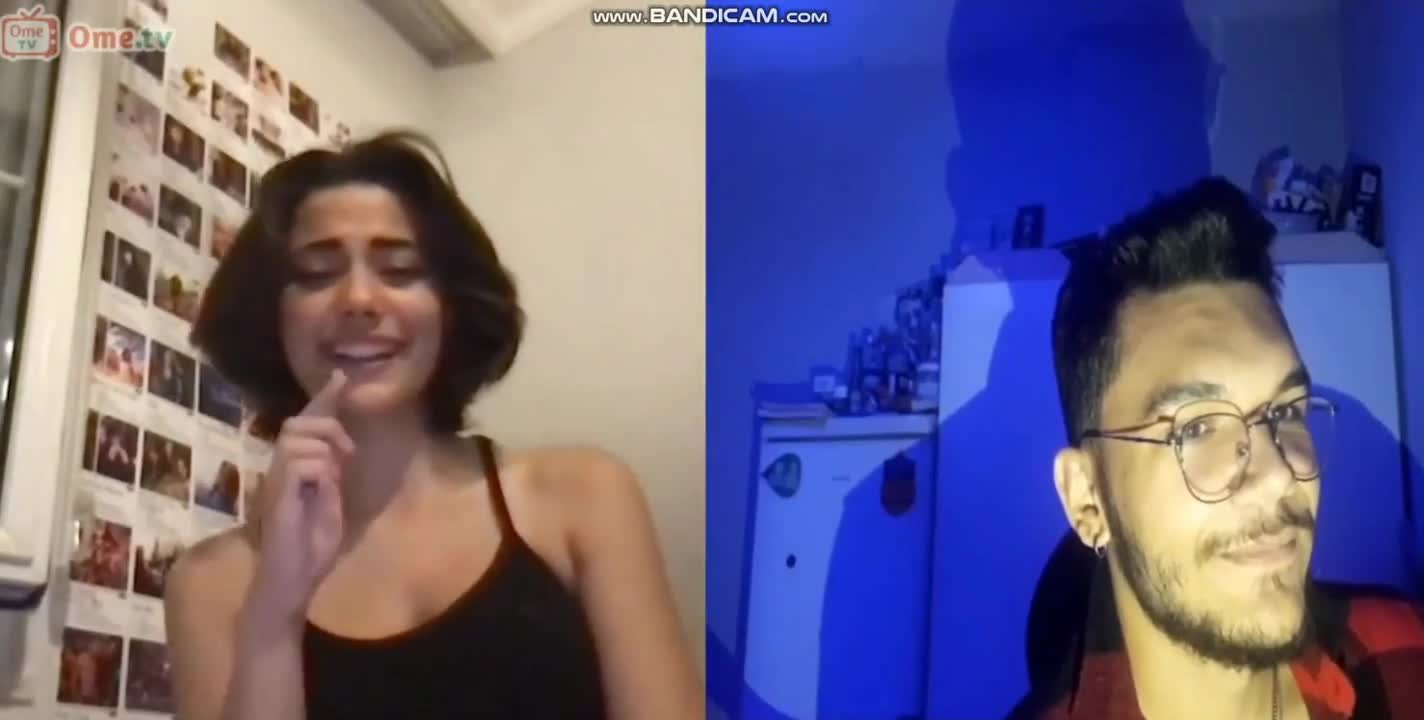 Omegle Sarhos Kizi Ifsa 2.Adama Soyunuyor
