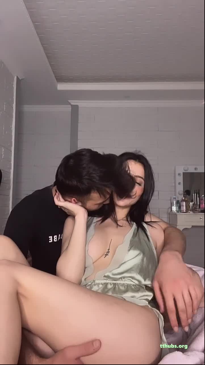 Tango Cerhawk Kucağında Öpüşme Ifsa