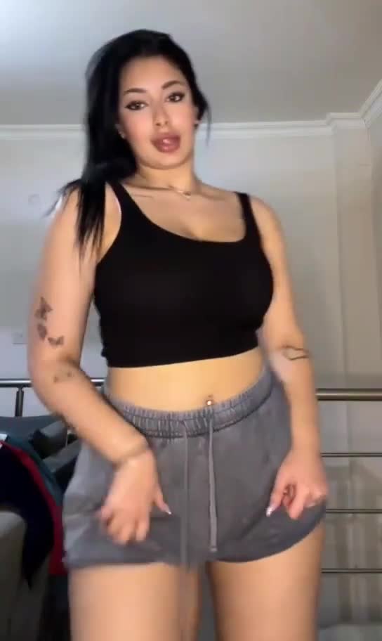 Twerk Nehirpp Gri Şort Kalça Sallama