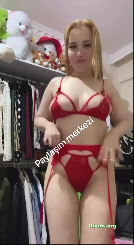 Ecrin Dilek Gökçe Kalça Sallama Dansı