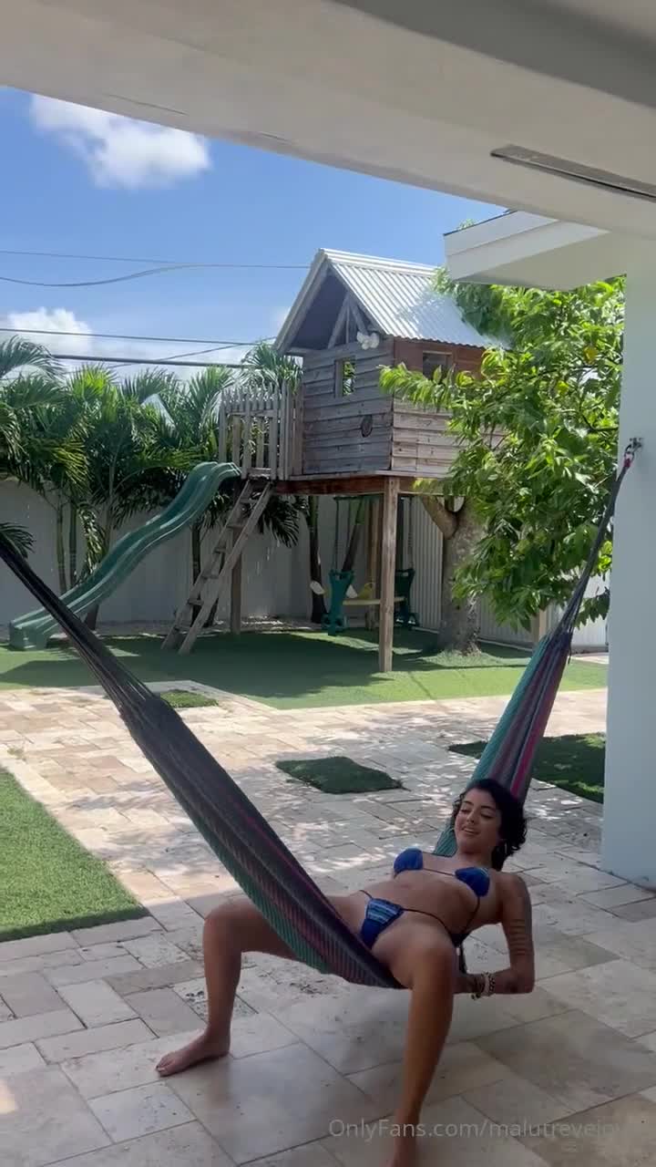 Malu Trevejo Hamak Bikini Bacak Acma