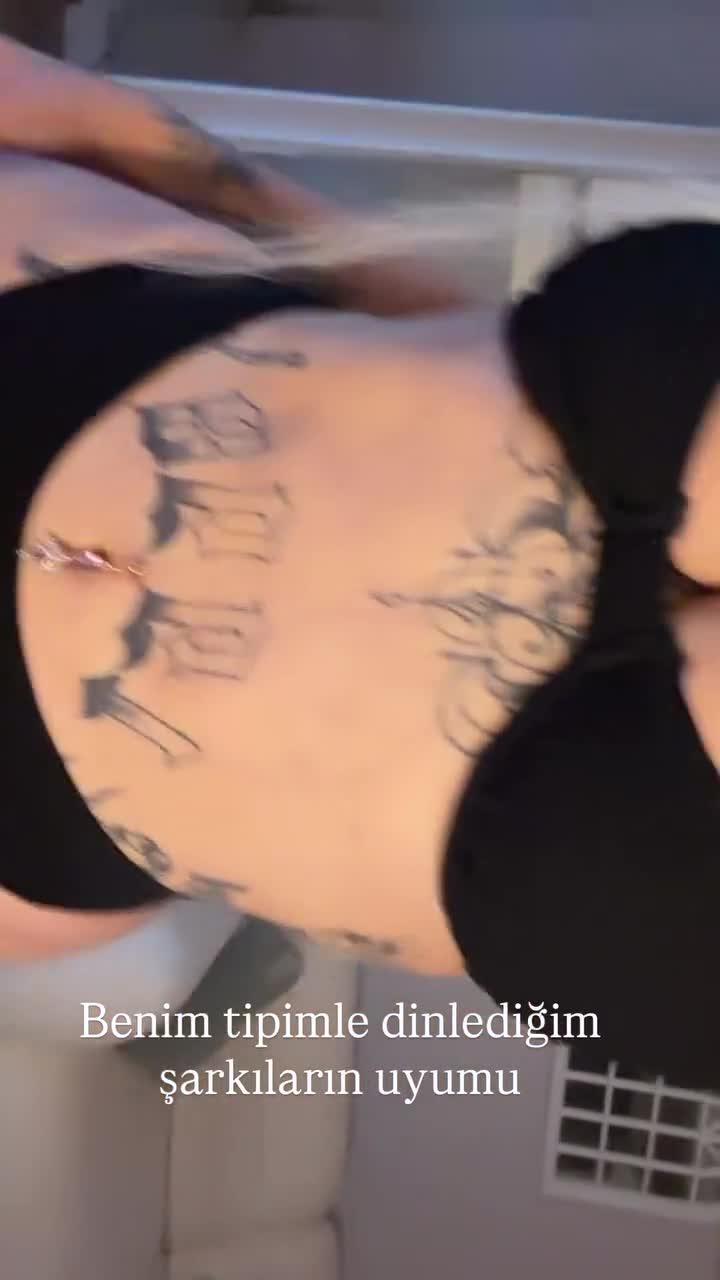 Şeyma Mestoğlu Tease Dövmeli Karnını Açıyor