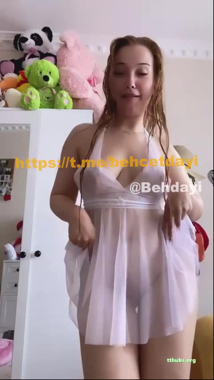 Ecrin Dilek Gökçe Şeffaf Elbise Gosterisi