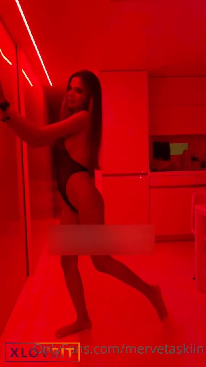Merve Taşkın Ifsa Siyah Mayo Gogus Acma