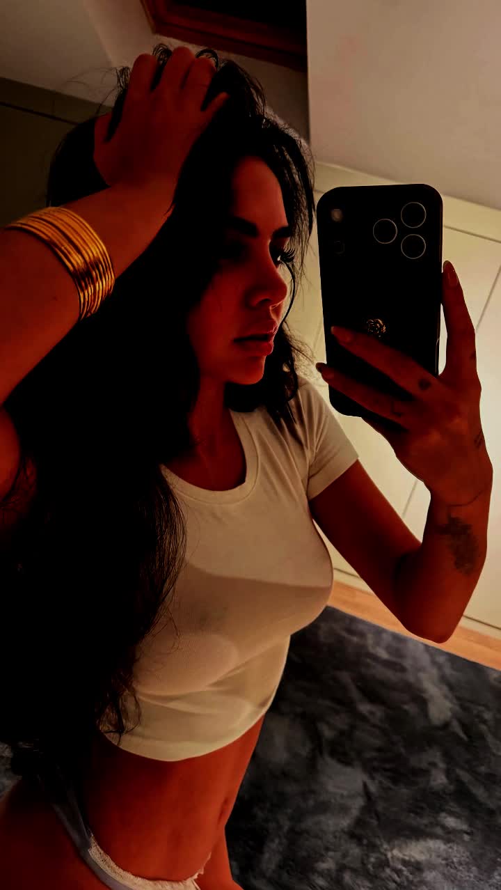 Ece Ronay Ifsa Beyaz Tanga Selfie