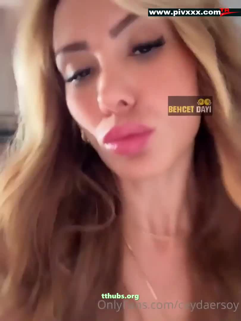 Ceyda Ersoy Ifsa Dudak Büzme Yakın Çekim