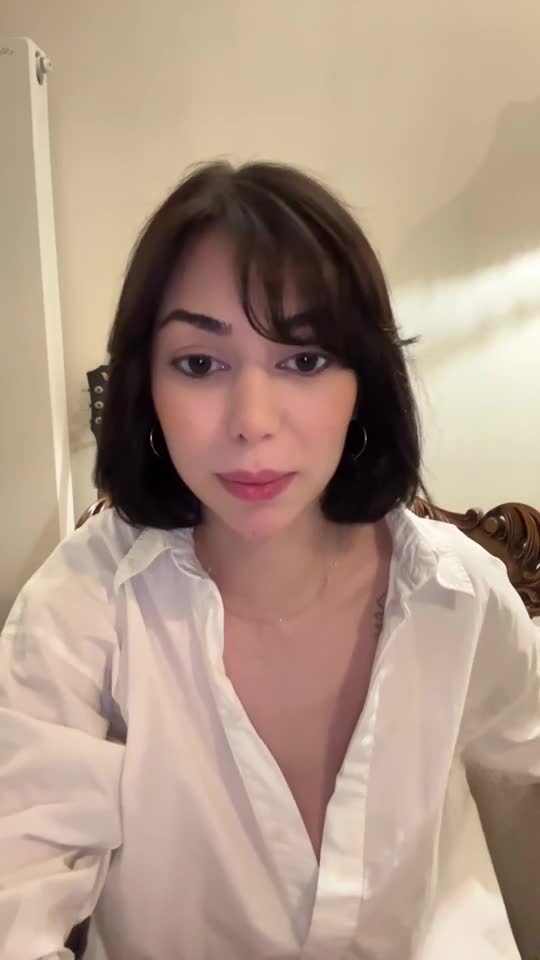 Şeyda Nur Tunç Gömlek Aralayıp Göğüs Açıyor
