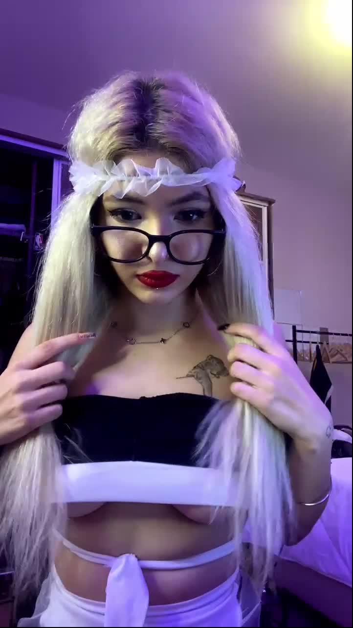 HelloDespina Tango Sohbet Gözlüklü Top