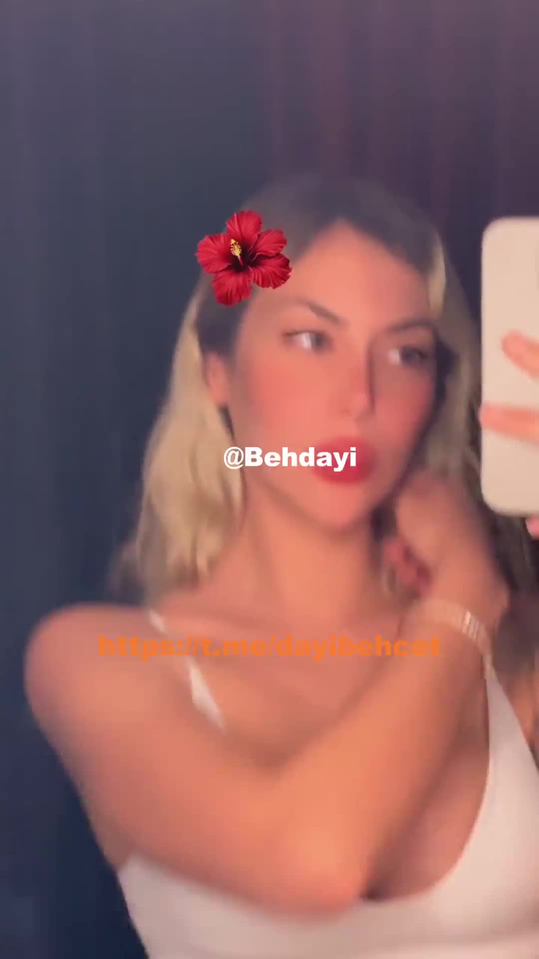 Şeyda Nur Tunç Kırmızı Çiçek Beyaz Kıyafet Ifsa HD