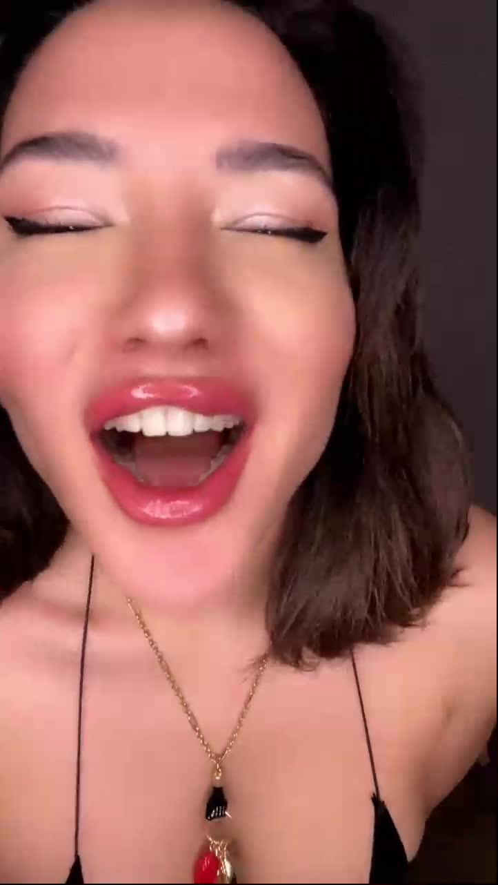 Burcu Yıldız Ağız Şovu Tango Dudak Açma