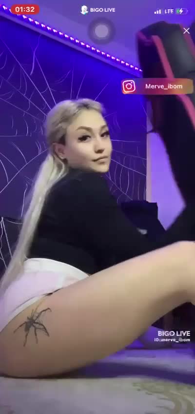 Twerk Ifsa Örümcek Kalça Sallıyor