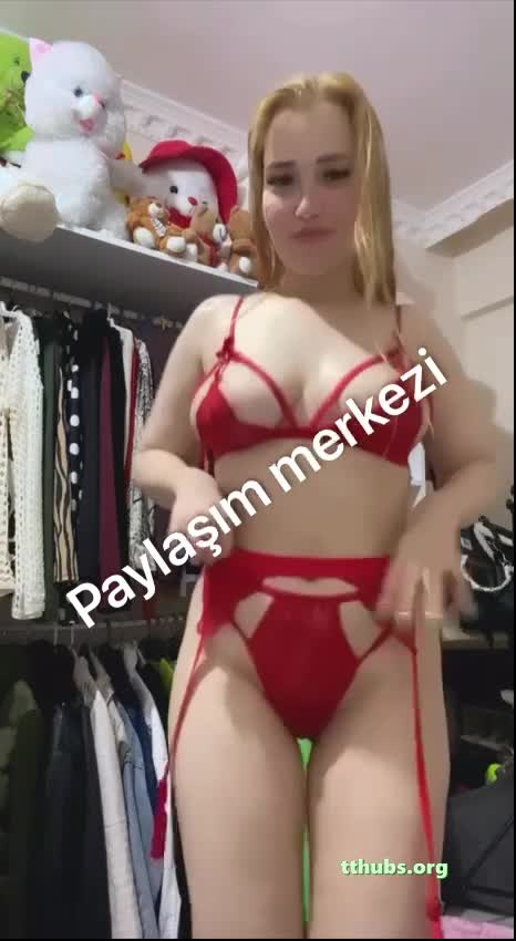 Bikini Dansı Ecrin Kalça Costuruyor