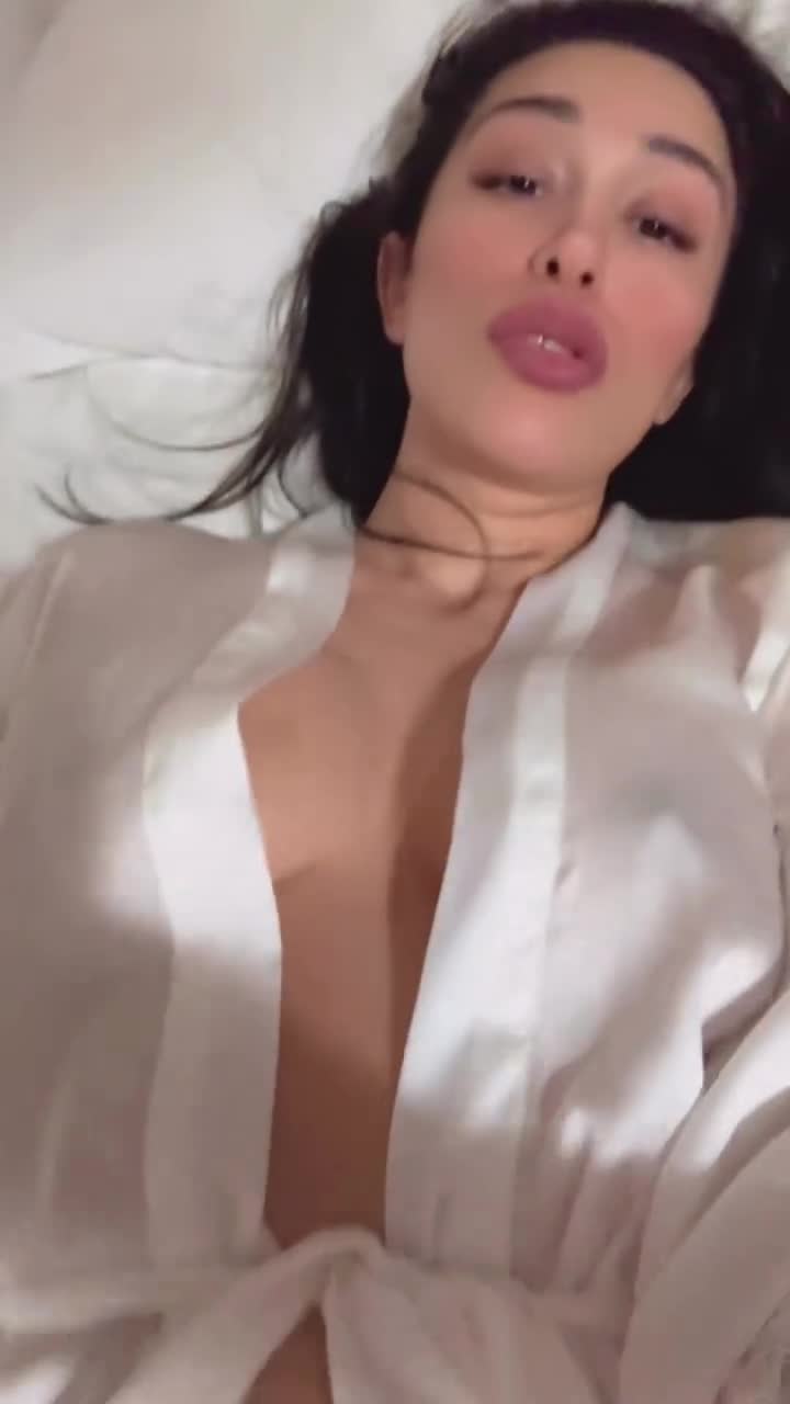 Şeyma Mestoğlu Ifsa Göğüs Açma