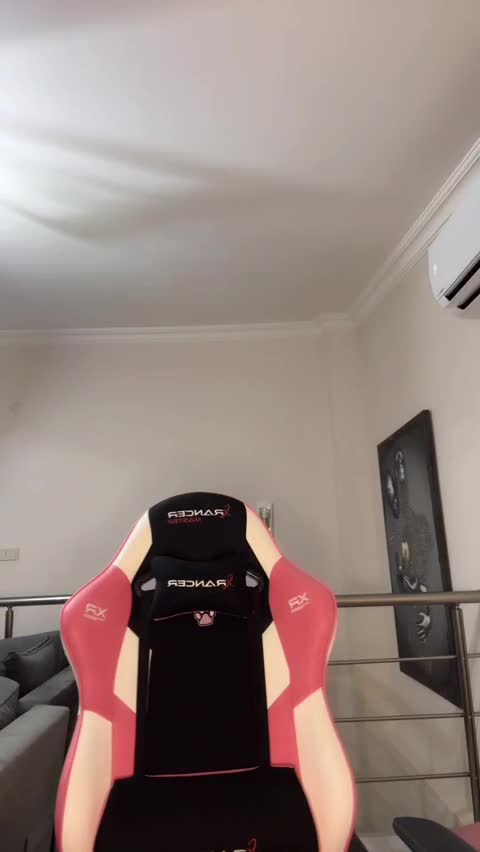 Twerk Nehirpp Gaming Koltuğunda Kalça Costuruyor