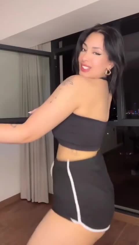 Twerk Nehirpp Kalca Costuruyor Pencere Onunde