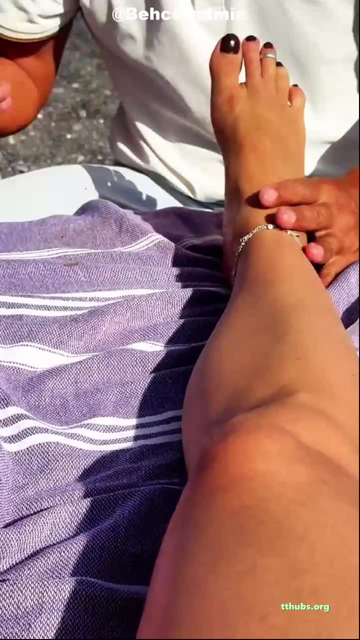 Karolin Fişekçi Ayak Oksama Plaj Ifsa