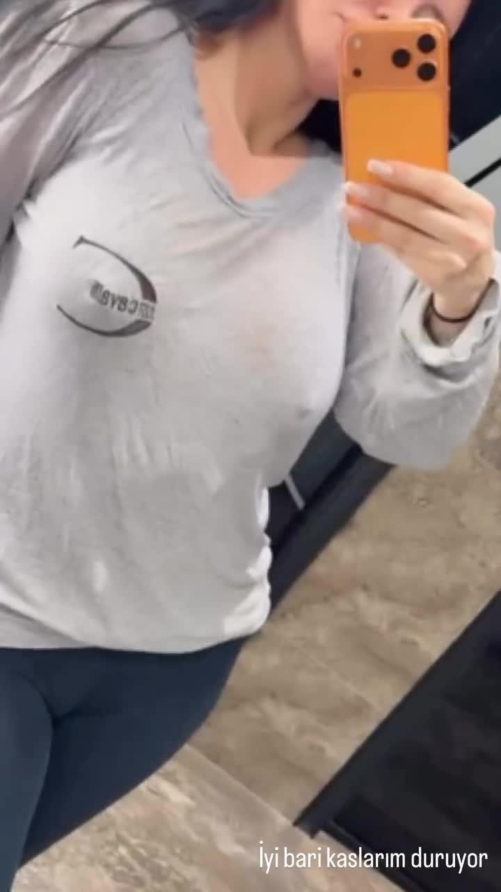 Ebru Polat Ifsa Gri Şeffaf Bluz Göğüs