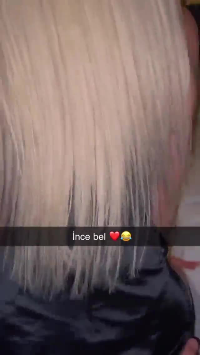 Simay Tektaş Snapchat Bel Sallama